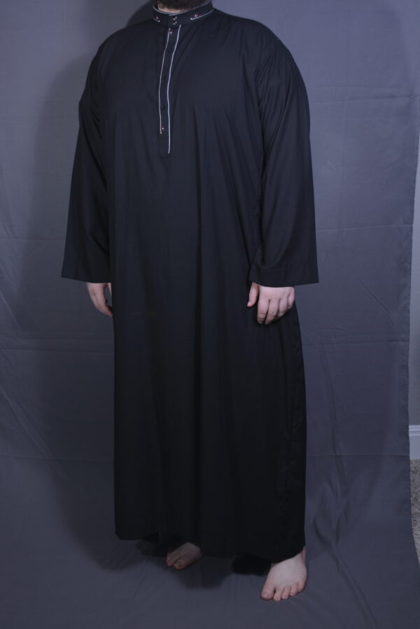 ES Men's Thobe/Jubba/Long Shirt - Black Color - Classic Look